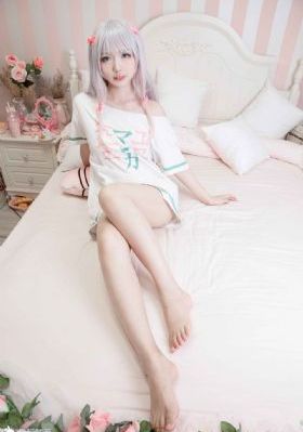 不穿内衣的瑜伽教练
